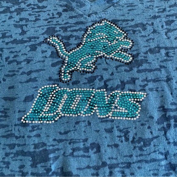 LIKE NEW! DETROIT LIONS SEMI-SHEER RHINESTONE LONG TORSO V-NECK T-SHIRT - Picture 2 of 6